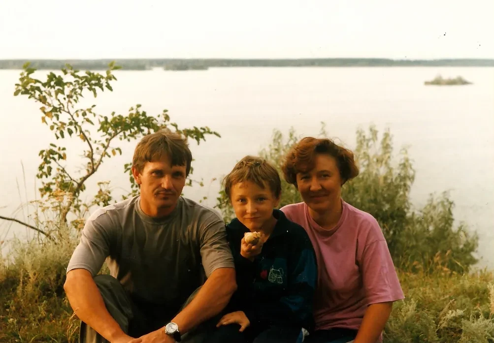 Vova and his parent at Sapunka hill with Dnipro river background, summer 1995